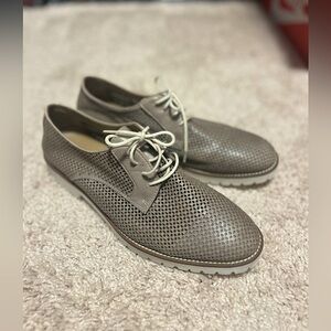 BERNARDO OXFORDS Pinhole leather 8